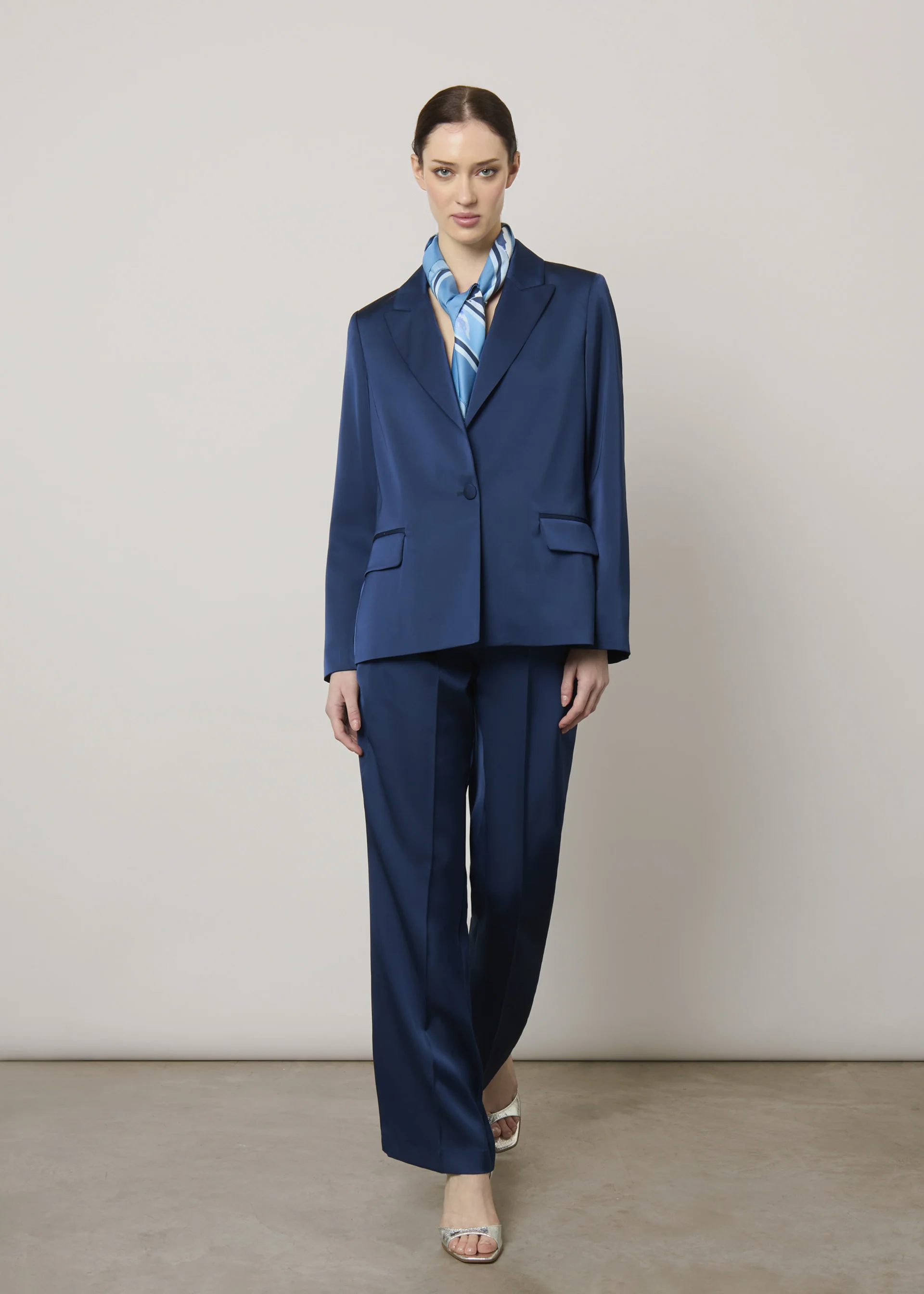 Blazer in satin - Image 7