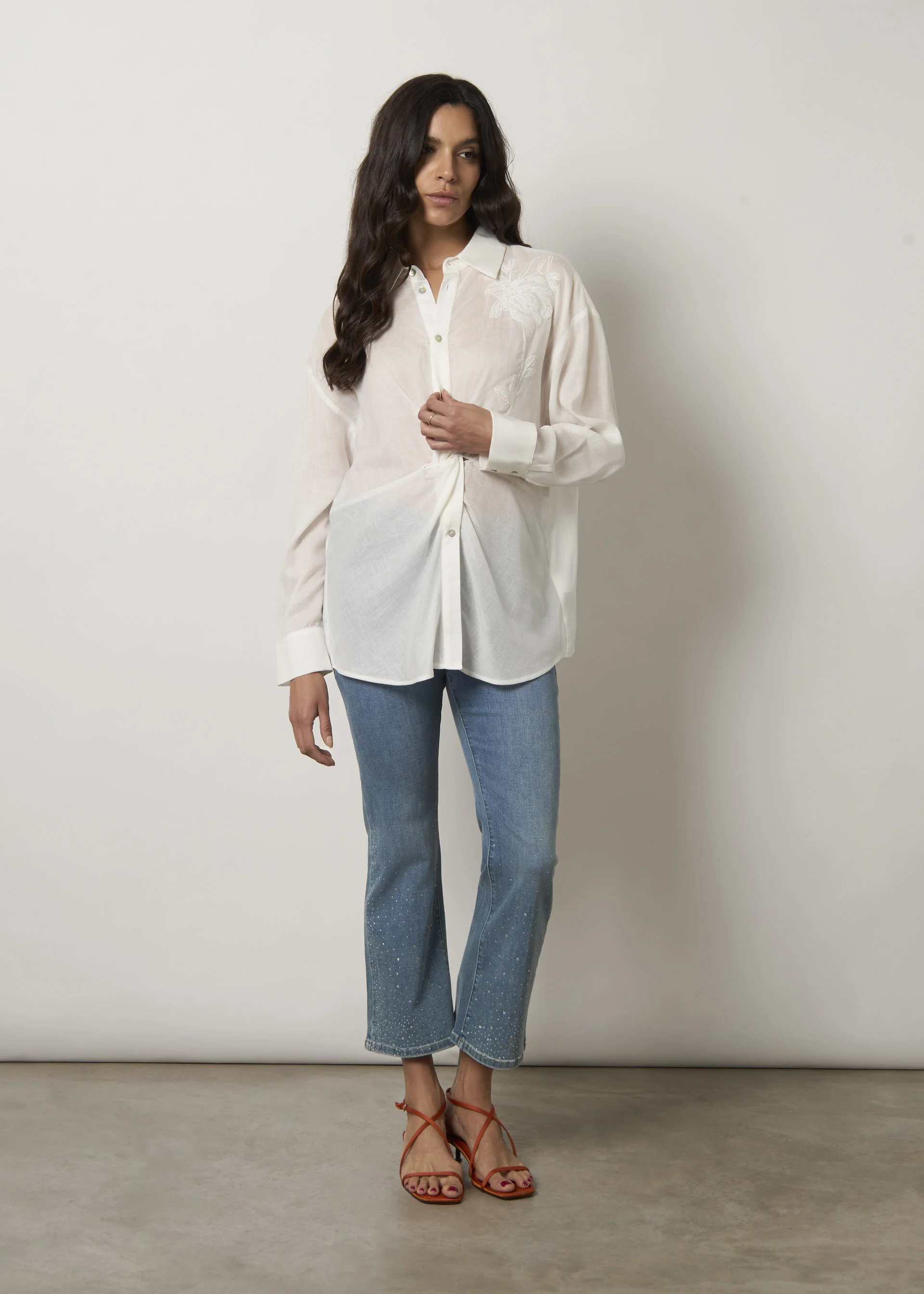 Camicia over ricamata