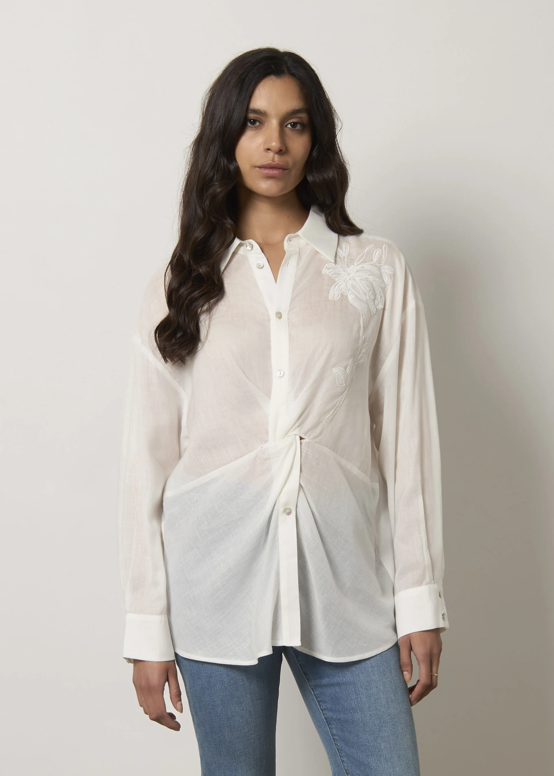 Camicia over ricamata - Image 2