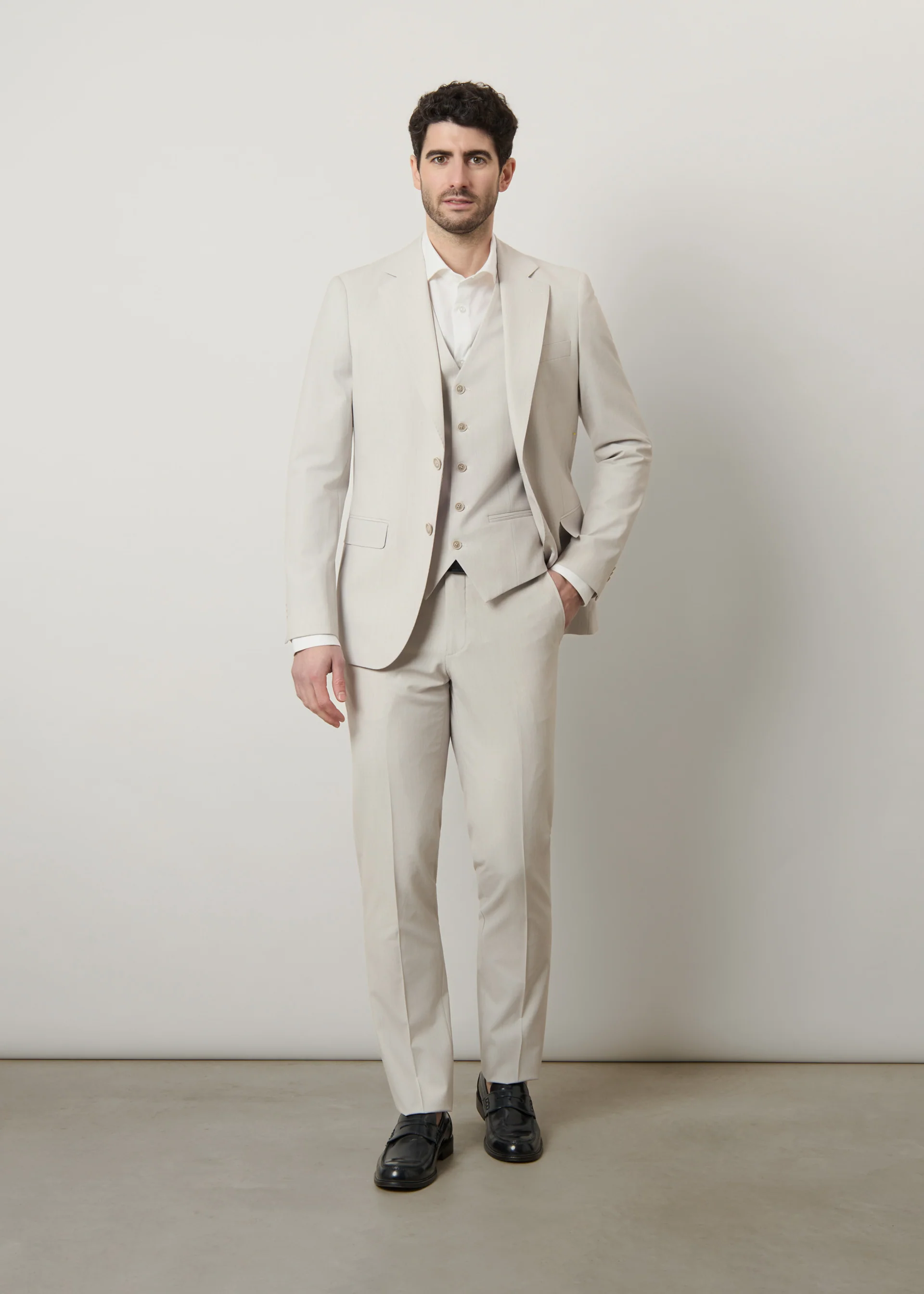 Completo slim fit con gilet