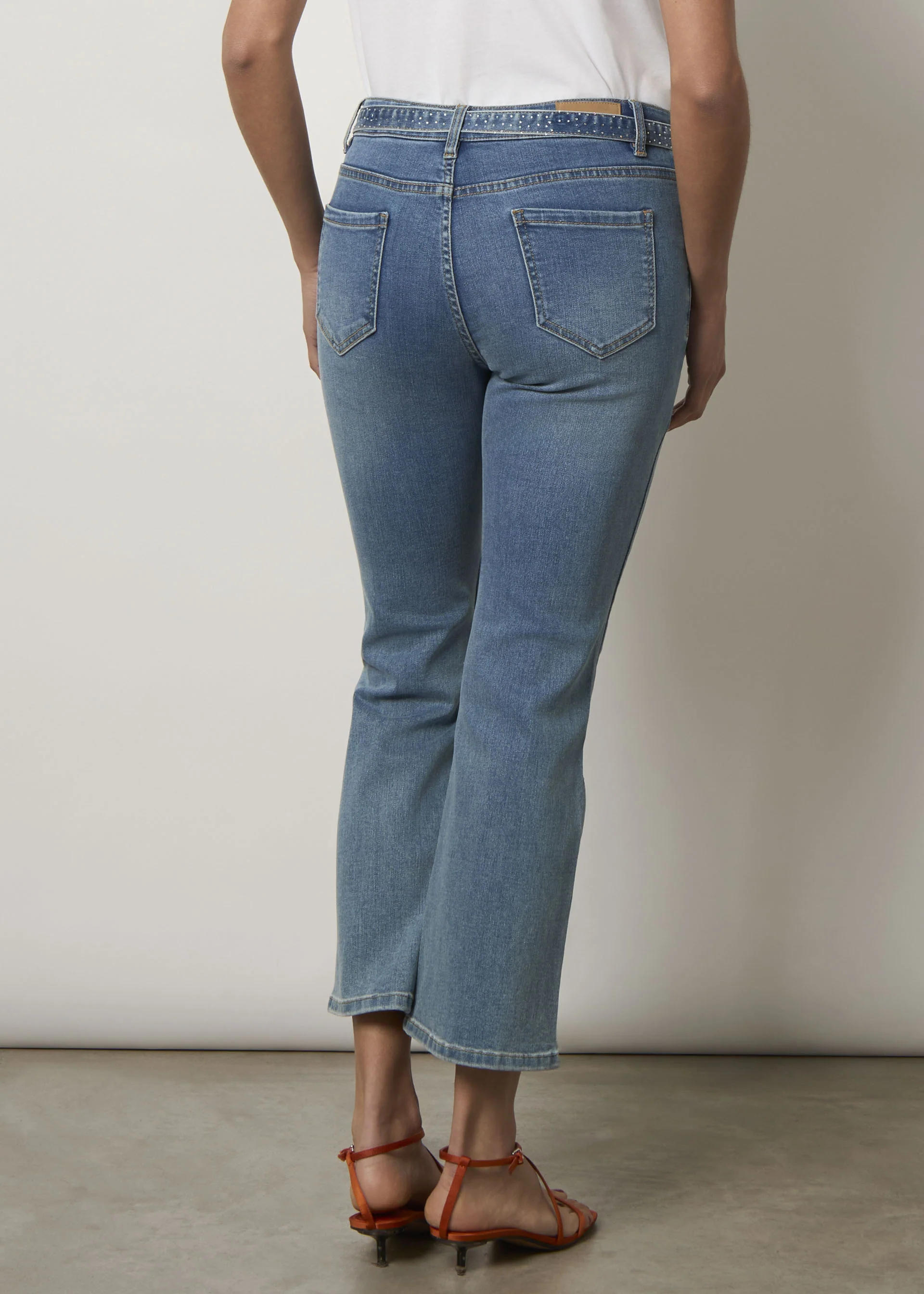 Jeans flare con cintura - Image 3