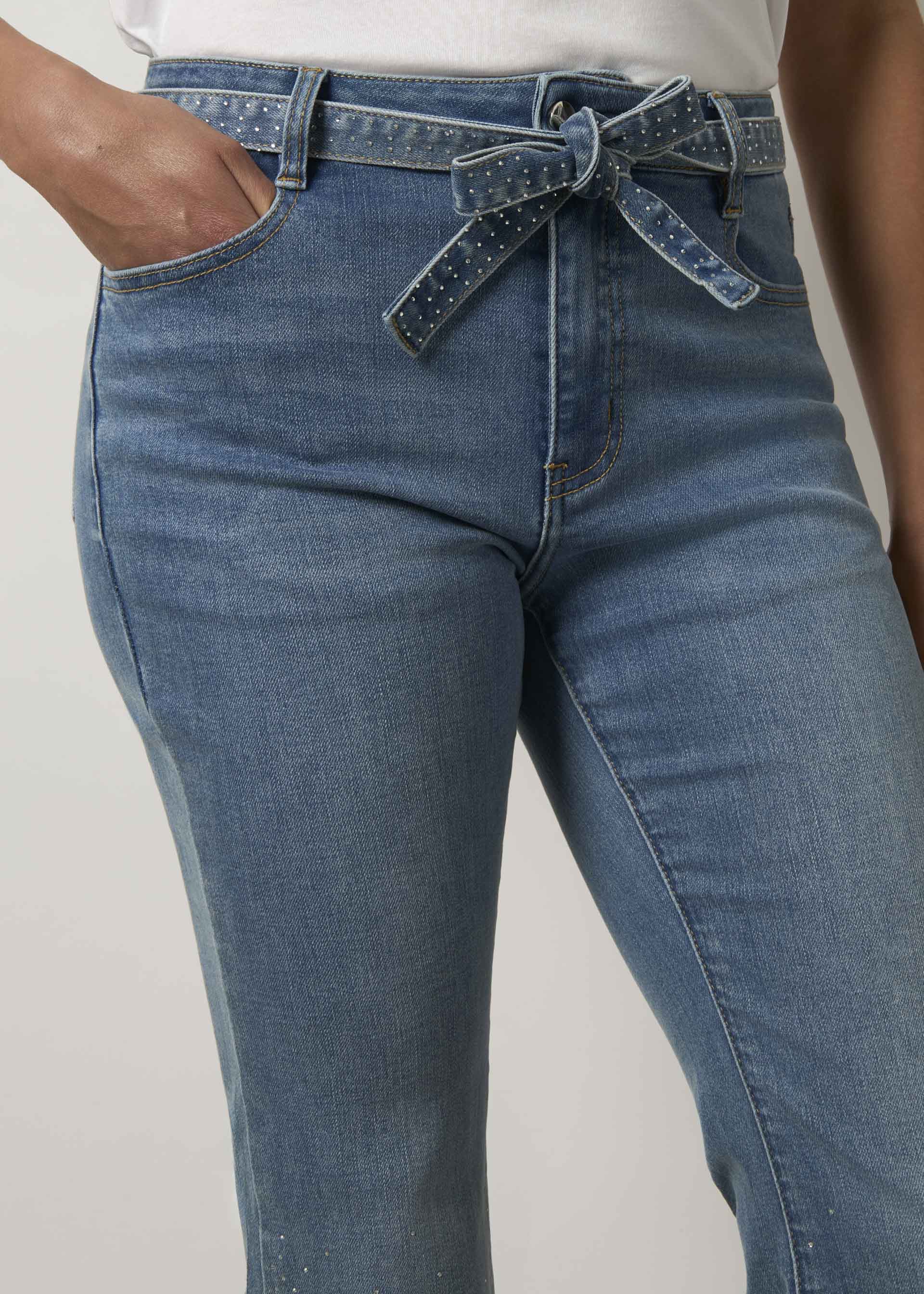 Jeans flare con cintura - Image 4