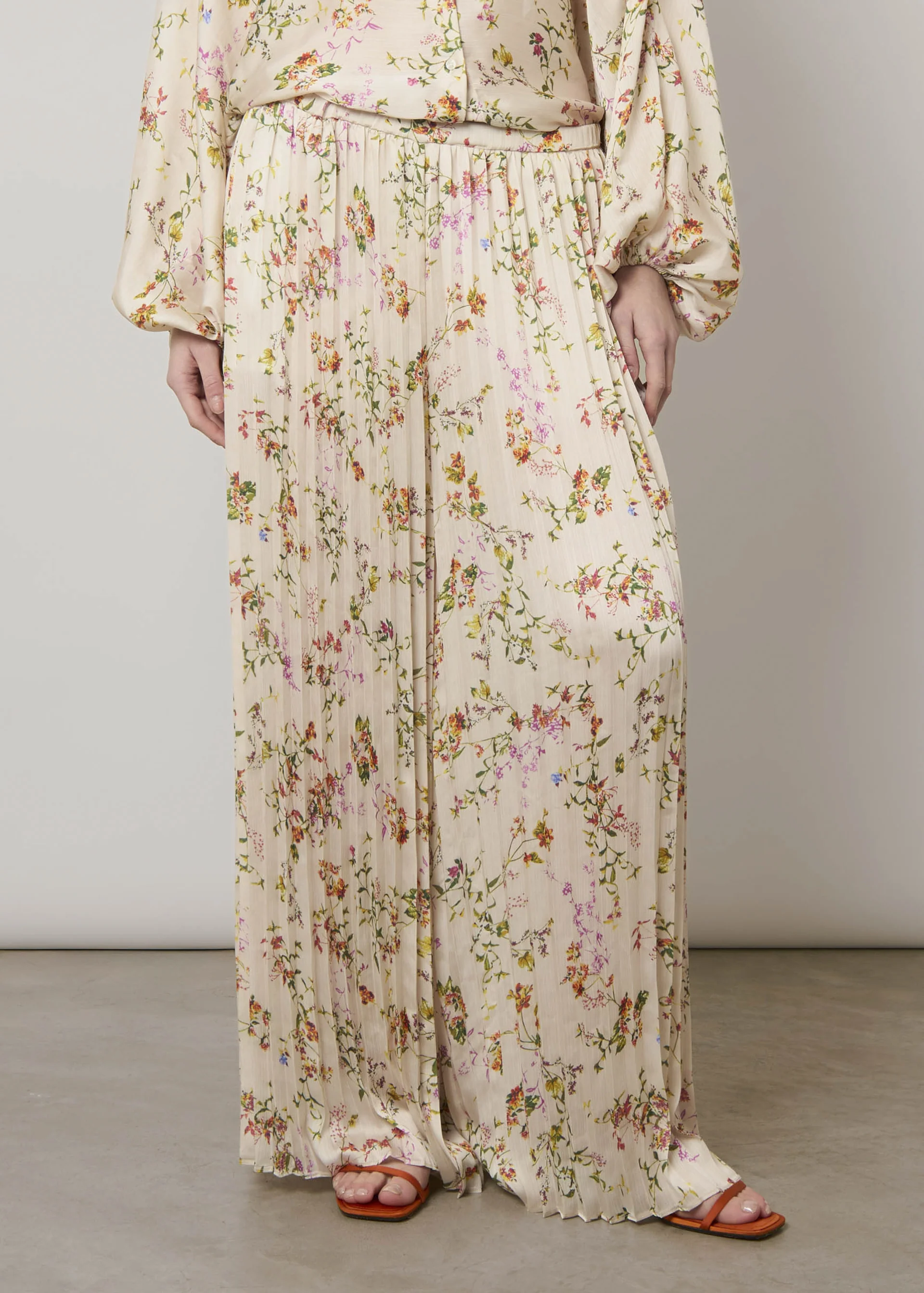 Pantaloni ampi in georgette stampata - Image 3