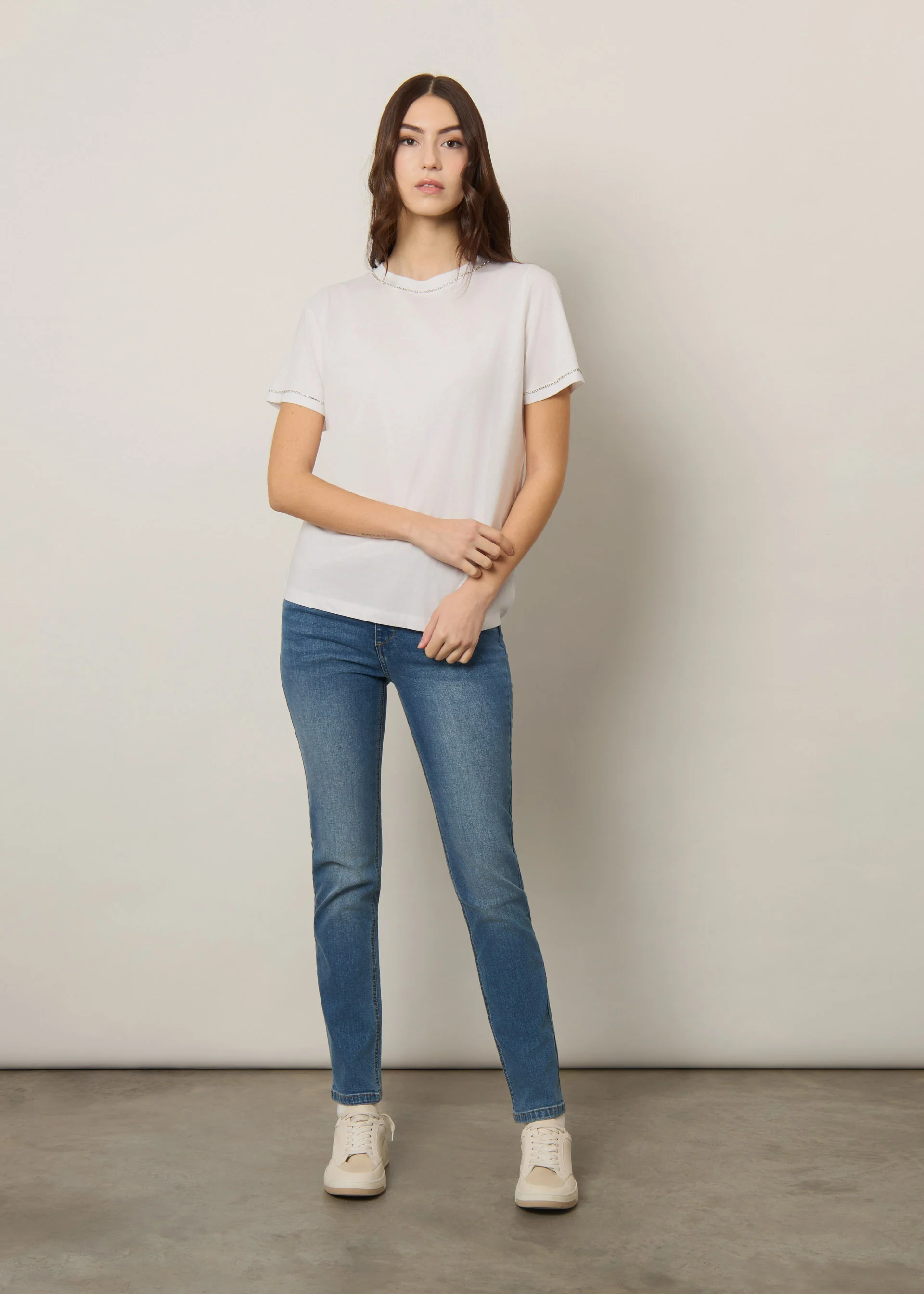 T-shirt in cotone con strass - Image 4